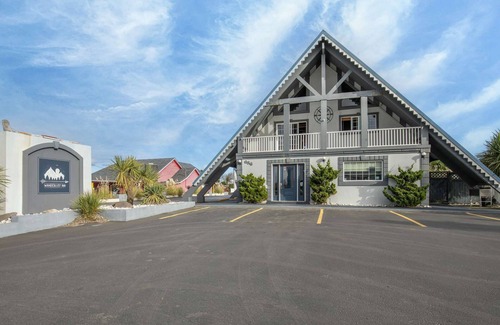 Ocean Shores Hotel | Moonlight Trail - King Studio Room at Wanderlust Inn, Pet Friendly