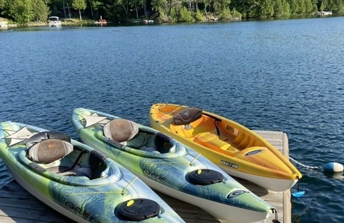 Val-des-Monts Cabaña | Moonlit Peak Chalet: Stunning Lakefront w/hot tub