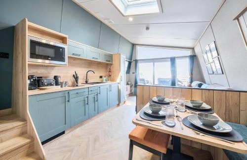 Great Houghton Casa | Moonlit Skylight - Billing Aquadrome
