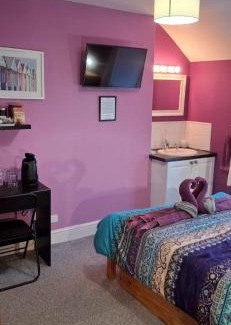 High Street Casa | Moonraker Room with a View with ensuite shower room