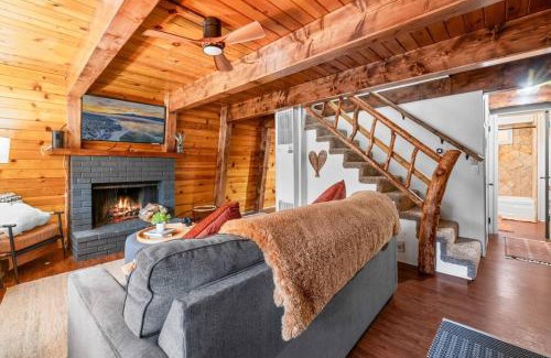 Moonridge Apartamento | Moonridge Manor Modern, Cozy Retreat with Hottub!