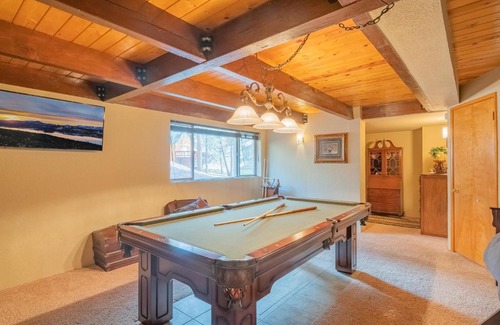 Moonridge Casa | Moonridge Manor - Very lovely cabin in a quiet neighborhood with an amazing hot tub!
