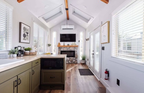 Apple Valley Casa | Moonrise Tiny Home Su