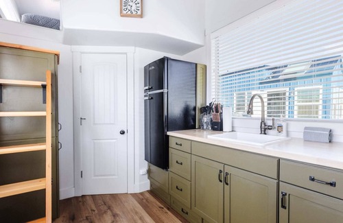 Apple Valley Casa | Moonrise Tiny Home Su