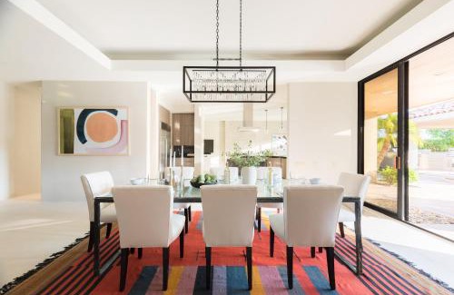 La Quinta Villa | Moonshine by AvantStay Modern Stylish Estate w Bar Fire Pit Hot Tub 5 bd