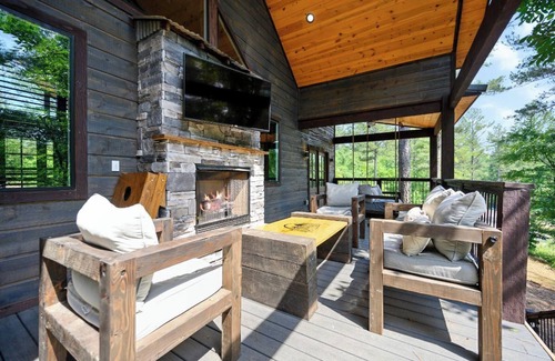Golden Cabina | Moonshine Falls - Hot tub, boat parking, WIFI, relaxation, wildlife, and games!