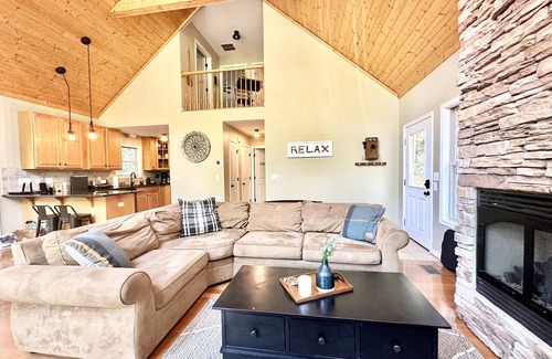 Basye Chalet De Esquí | Moonshine Mountain | Hot tub & fire pit | Bryce Resort