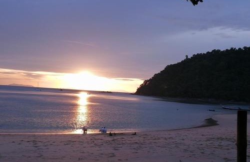 Ranong Chalet De Esquí | Moonshine Phayam beach resort & restaurant