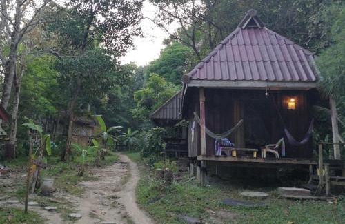 Ranong Chalet De Esquí | Moonshine Phayam beach resort & restaurant
