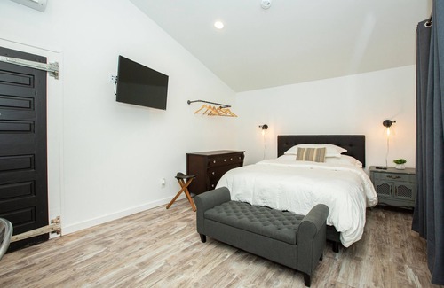Normal Casa | Moonshot Haven - Modern Farmhouse