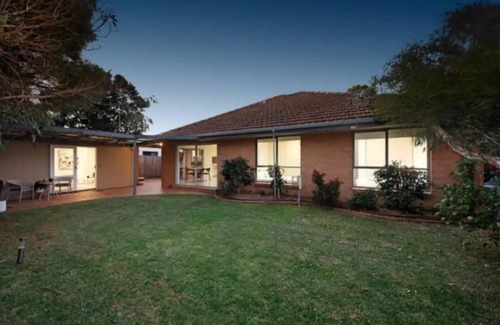 Moorabbin Casa | Moorabbin Family Retreat 10 mins from the beach