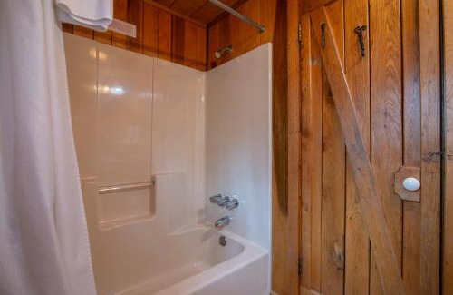 Marlinton Hotel | Moore House Inn & Cabins