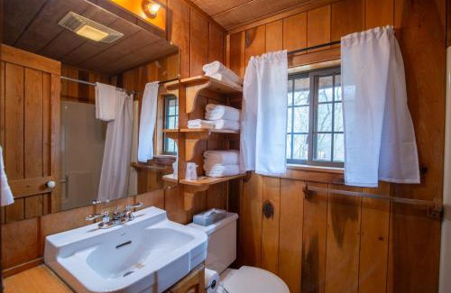 Marlinton Hotel | Moore House Inn & Cabins