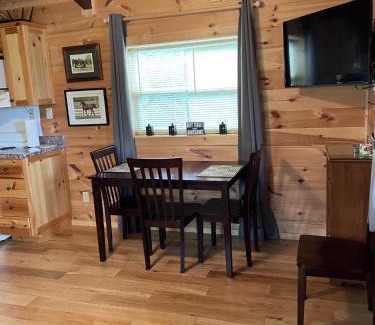 Tryon Casa | Moore Road Cabin 1 Pet Friendly