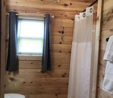 Tryon Casa | Moore Road Cabin 2 Pet Friendly