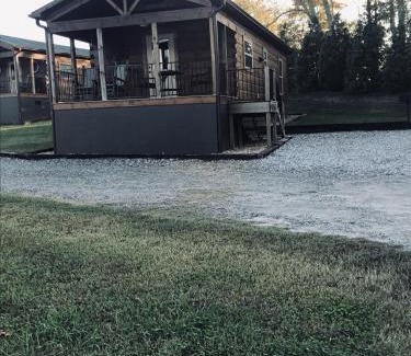 Tryon Casa | Moore Road Cabin 3 Pet Friendly