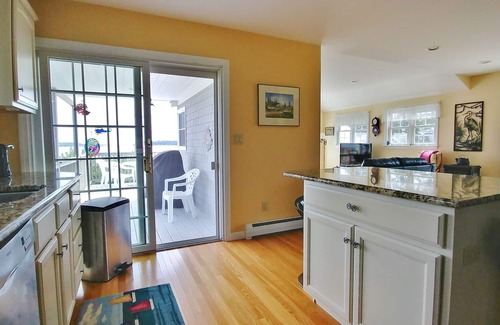 Mid-Coast and Islands Casa | Moorings - Enjoy sweeping sunrises from this waterfront home on Basin Point.