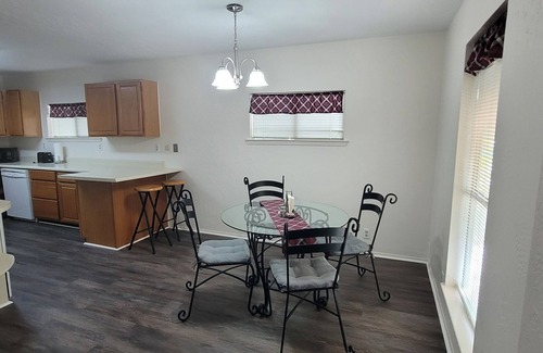 Richland Hills Casa | Moose Caboose: Pool + Park = Staycation or MiniMoon!