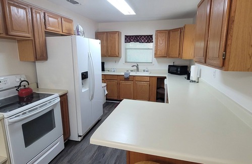 Richland Hills Casa | Moose Caboose: Pool + Park = Staycation or MiniMoon!