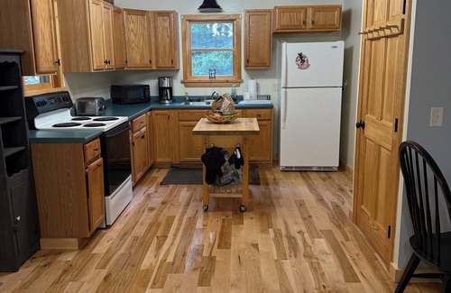 Rangeley Casa | MOOSE CALL INN, Cozy 2bedroom house in Rangeley, snowmobile from the front door!