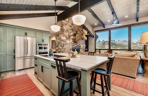 Windcliff Estates Casa | Moose Den Luxury Vacation Home At Windcliff 4 Bedroom Home by RedAwning