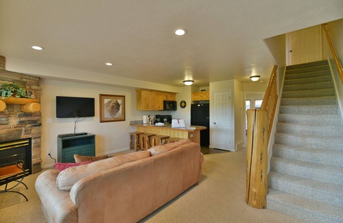Eden Condominio | Moose Hollow Condo en Wolf Creek Utah Resort cerca del embalse de Pineview, Powder Mountain y Snowbasin
