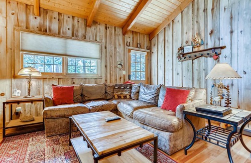 Weisshorn Casa | Moose Hut Cabin - Dog Friendly & Shared Hot Tub!