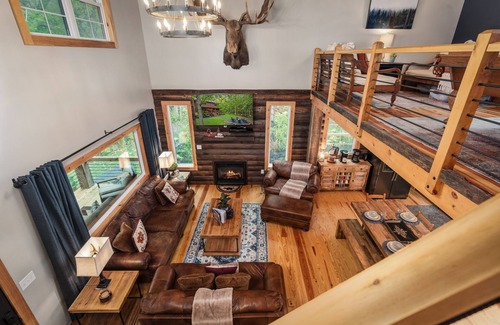 Berkeley Springs Cabina | 🫎Moose Lodge⭐️Secluded 5 STAR Cabin🪵Close to TOWN🌙Hot Tub under the stars🌲