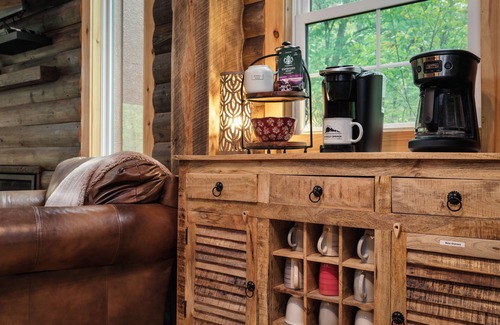 Berkeley Springs Cabina | 🫎Moose Lodge⭐️Secluded 5 STAR Cabin🪵Close to TOWN🌙Hot Tub under the stars🌲