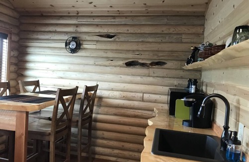 Emigrant Cabina | Moose log cabin in Paradise Valley 27 miles from the North to Yellowstone Park.