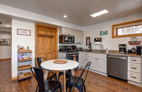 Bear Hollow Village Casa | Moose Mgmt at Bear Hollow 5534B: King bed-Pvt. Hot Tub-Pool-Dogs Welcome