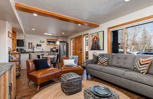 Bear Hollow Village Casa | Moose Mgmt at Bear Hollow 5534B: King bed-Pvt. Hot Tub-Pool-Dogs Welcome