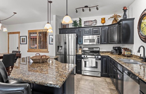 Bear Hollow Village Condominio | Moose Mgmt at Bear Hollow 1304: King bed-Top Floor-Office Space-Gym-Dogs Welcome