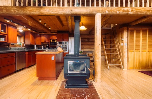 Fairbanks Cabina | Moose Mountain Cabin - Cozy Retreat with Aurora Views