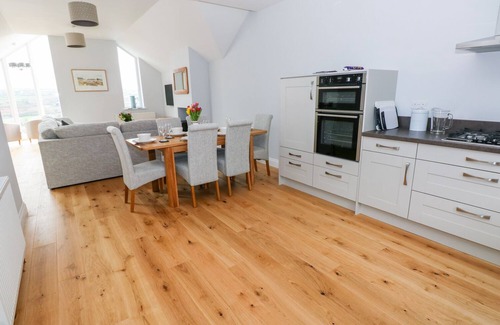 Goodwick Cabaña | MOR AWELON, ideal para familias, con un jardín en Goodwick, Ref 998139