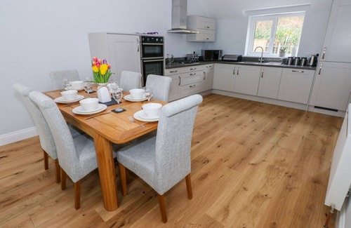 Goodwick Cabaña | MOR AWELON, ideal para familias, con un jardín en Goodwick, Ref 998139