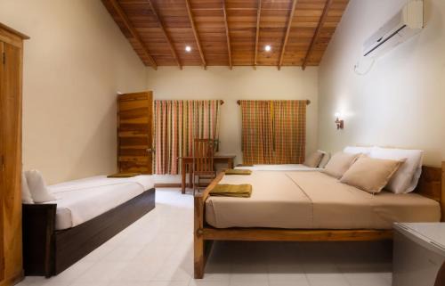 Pottuvil Division 2 Hotel | Mora Bay