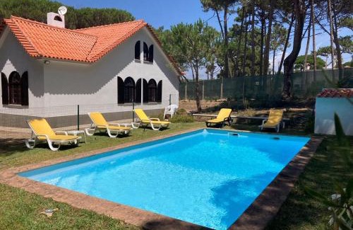 Mucifal Casa | Moradia no Pinhal com Piscina - Espaço e Privacidade para as suas Férias!