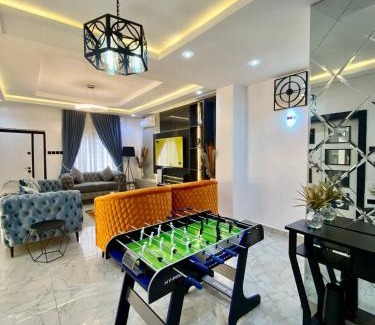 Karsana Apartamento | Morak homes - Smart luxury 4-bed with private swimming pool, PS5, snooker, mini gym in reserved secured estate
