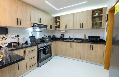 Punal Apartamento | Mordern 3BR! 9fl, King Bed! Sti!,