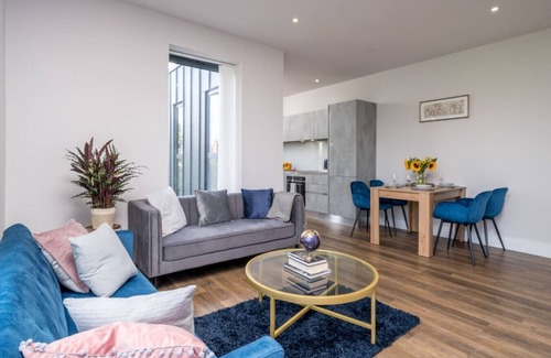 North Finchley Condominio | Morden Apartment- FreeParking, Private Balcony.
