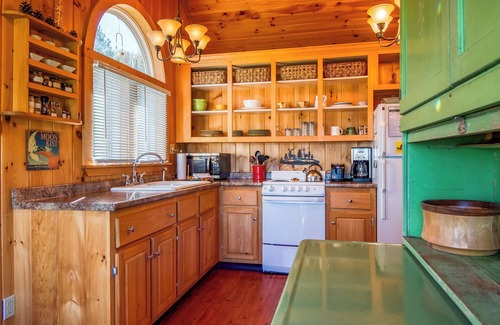 Rangeley Casa | Moregreen - Cute cabin on the shore of Haley Pond