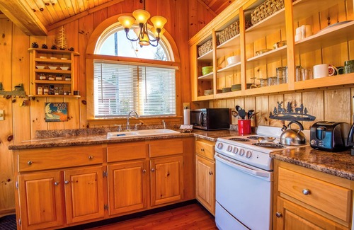 Rangeley Casa | Moregreen - Cute cabin on the shore of Haley Pond