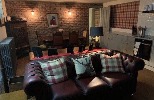 Skirpenbeck Cabaña | Morgan Cottage at 'This Is Not Here' With Hot Tub