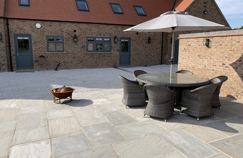 Skirpenbeck Cabaña | Morgan Cottage at 'This Is Not Here' With Hot Tub