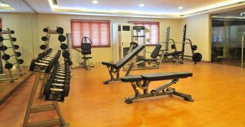 Pinagsama Apartamento | Morgan Suite BGC across5 Venice Canal Mall free Pool gym