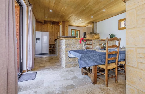 Condat-sur-Vezere Chalet De Esquí | Morganetta is a charming chalet with heated pool and jacuzzi