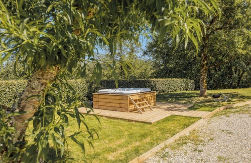 Condat-sur-Vezere Chalet De Esquí | Morganetta is a charming chalet with heated pool and jacuzzi