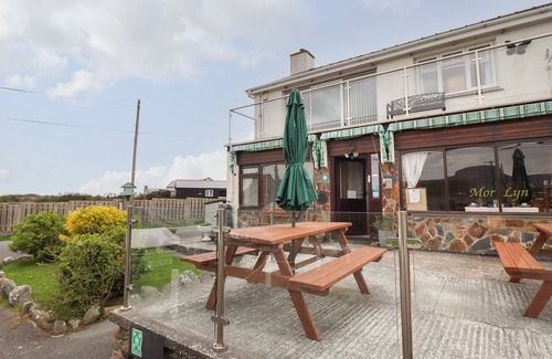 Llandanwg Cabaña | Morlyn Guest House Apartment