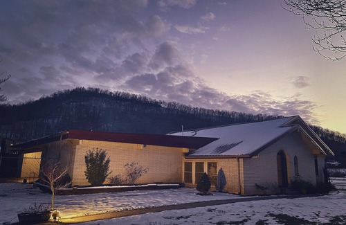 Stanton Casa | Morning View Ranch- Red River Gorge- Indoor Pool open March-Nov. Pet friendly.